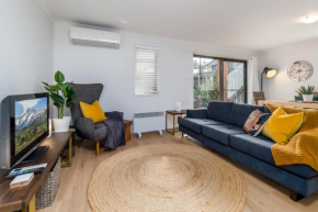 Charming 1-Bed With Courtyard Near ACU, Canberra